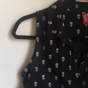 🍂🍁END OF SUMMER SALE Skull Top